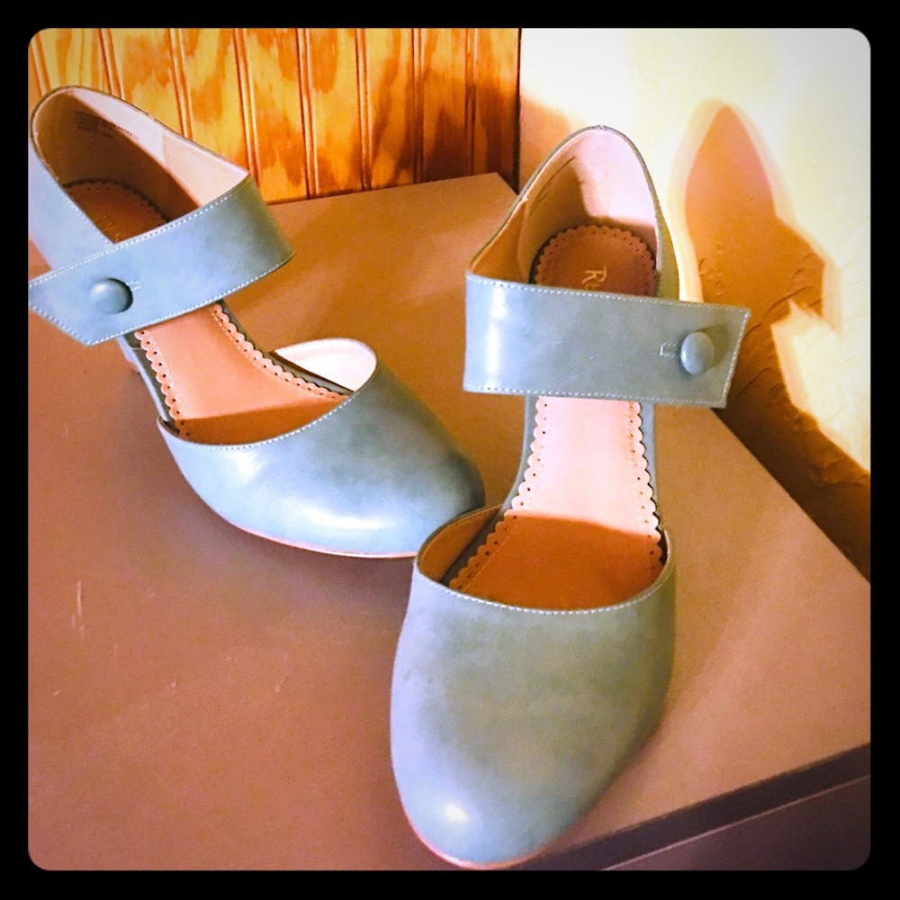 Mary Jane Retro Pumps